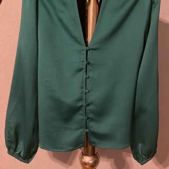 Small Express green mock neck long sleeve button back peep hole blouse top - Picture 10 of 15